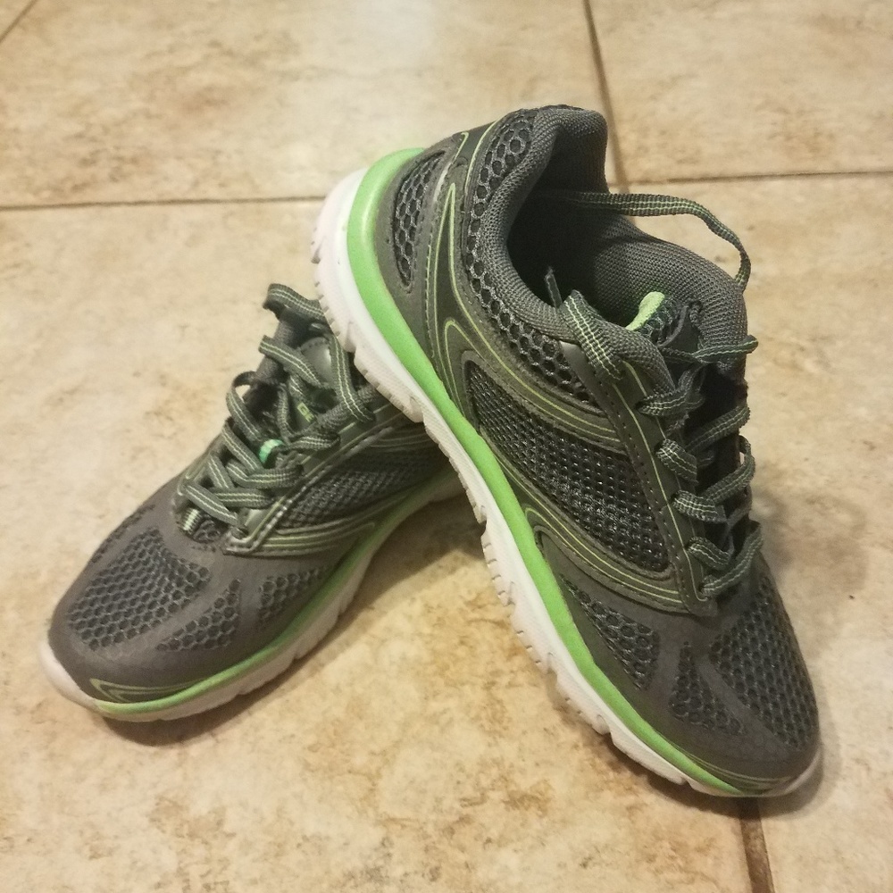 Youth Boys LA Gear athletic shoes